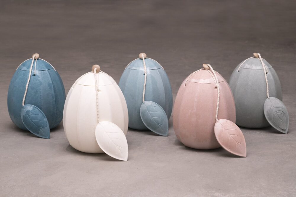 Beyound Life urner i forskellige farver